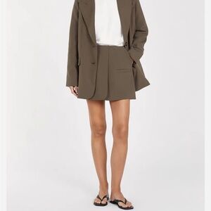 NWT DISSH LIV CLOVER TAILORED SKORT SIZE 8